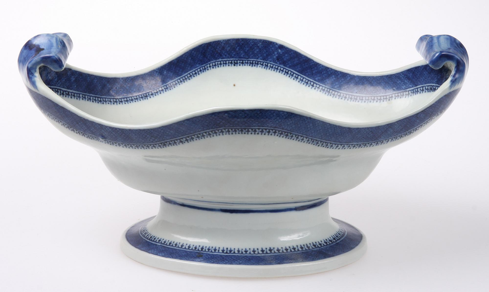 JARDINIERE, porslin, Kina, omkring sekelskiftet 1800.