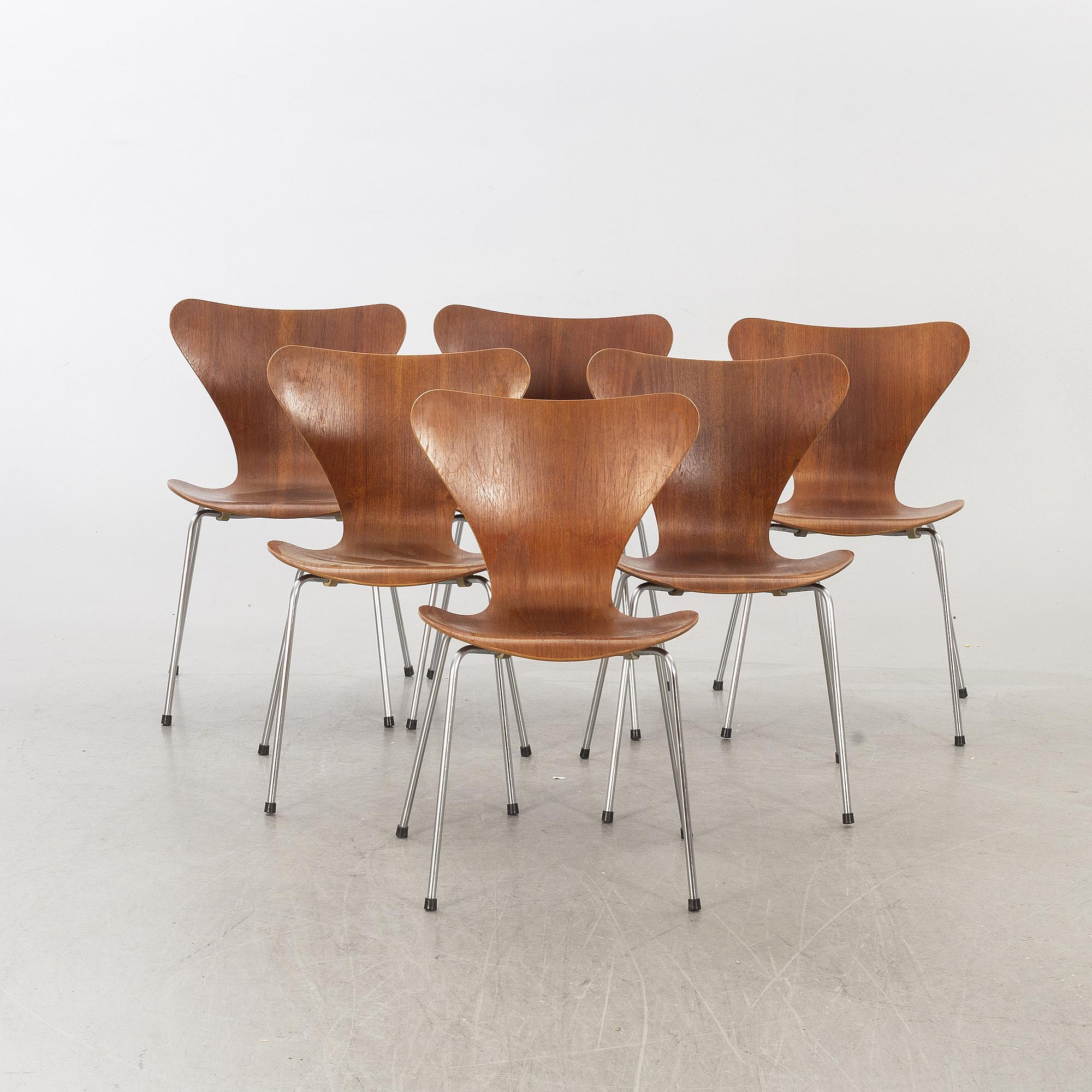 Six ARNE JACOBSEN "Sjuan" chairs for Fritz Hansen, Denmark.