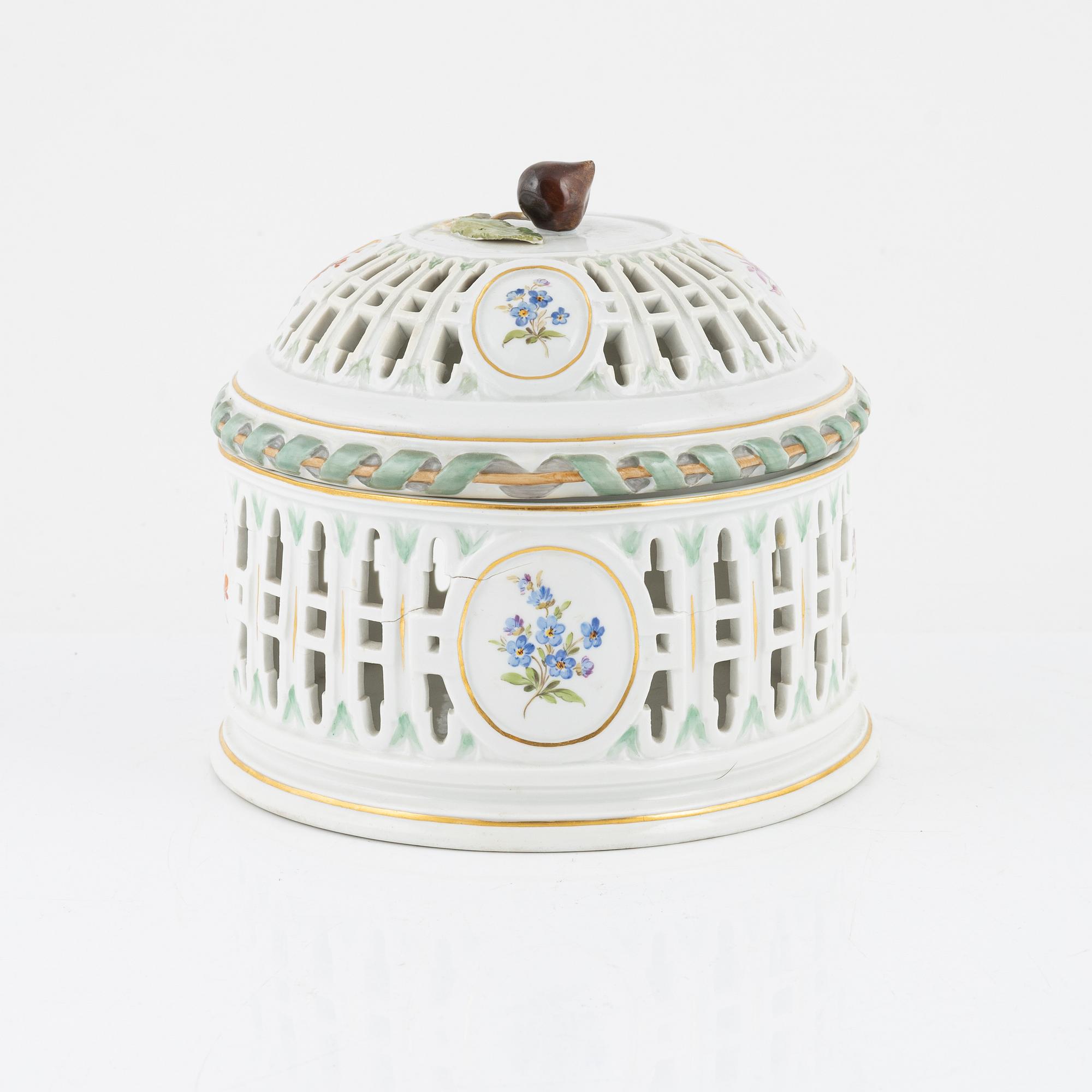 Gallerskål med lock, porslin, Meissen, omkring år 1900.