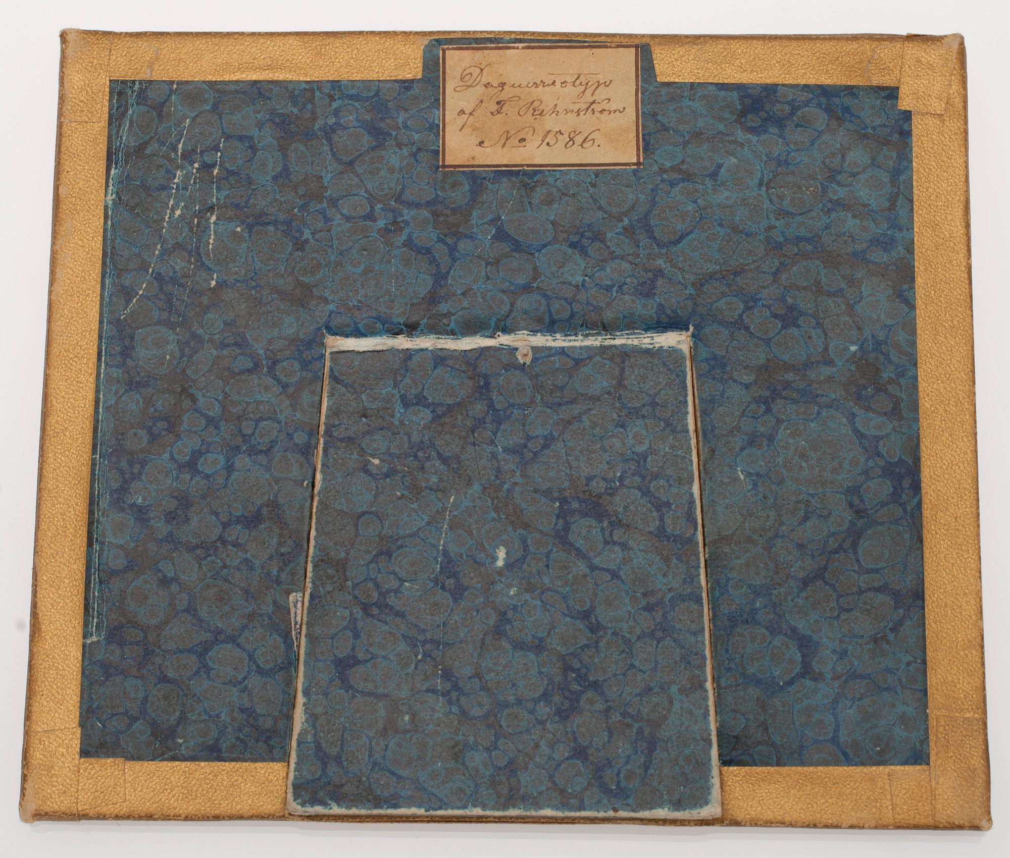 DAGUERROTYP, a tergo etikettmärkt "af F. Rehnström No 1586". 1800-talets mitt.
