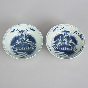Two blue and white bowls, Ming dynasty, Wanli (1572-1620).