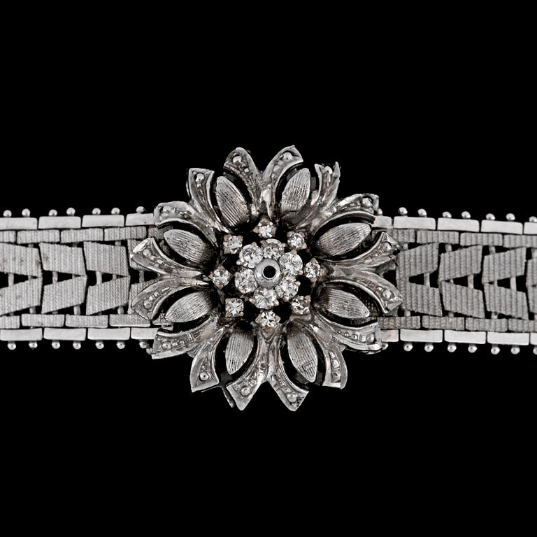 ARMBAND, 18k vitguld och briljantslipade diamanter tot ca0,30ct, enligt gravyr. Vikt 32,8g.