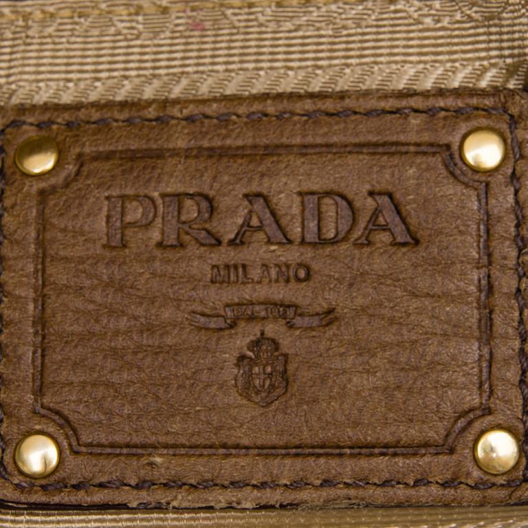 LAUKKU, Prada.
