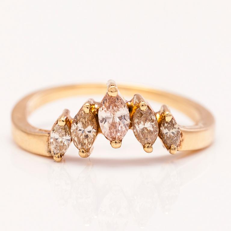An 18K gold ring with marquise cut diamonds ca. 0.45 ct in total.