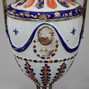 BORDSLAMPOR, ett par, porslin, Kina, omkring år 1800.