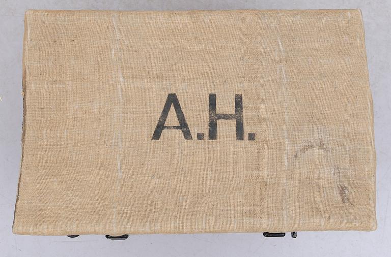 KOFFERT, 1900-talets första hälft.