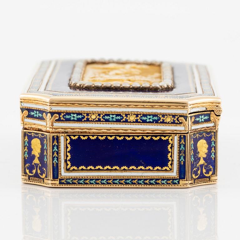 An probably early 19th century Hanau gold and royal blue enamel box with pearls.