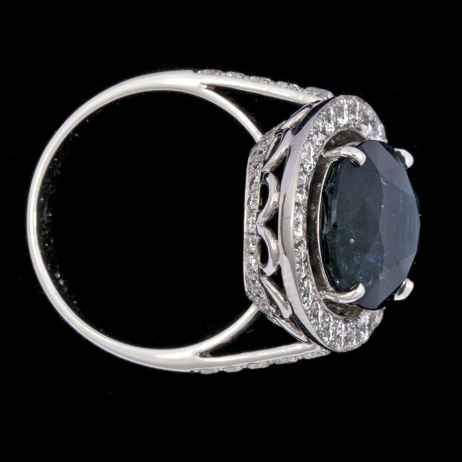 A blue sapphire, 10.82 cts and brilliant cut diamond ring, tot. 1.64 cts.