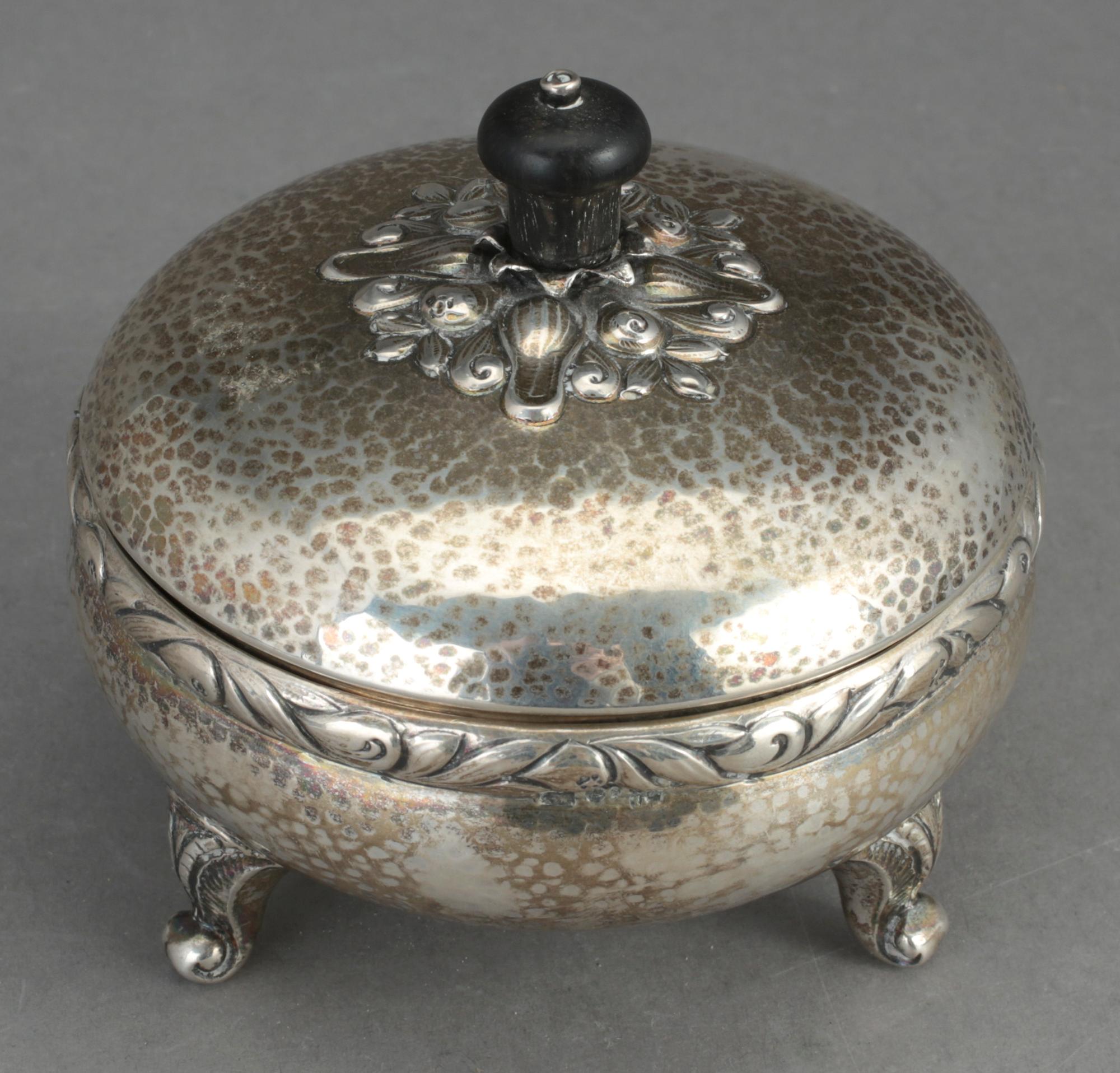 SKÅL MED LOCK, silver, Stockholm 1922. Vikt 213 g.