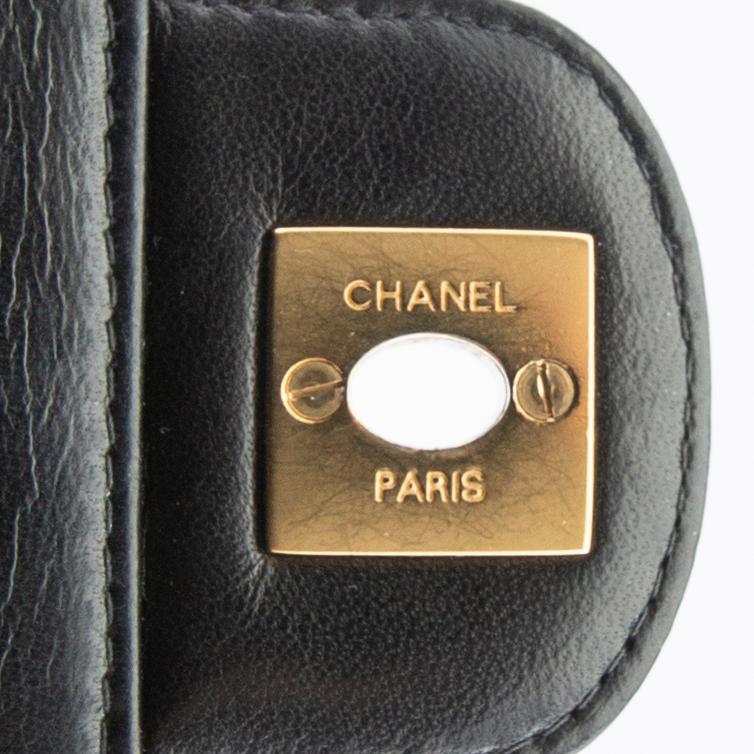 Chanel väska "Chocolate Bar East West Bag".