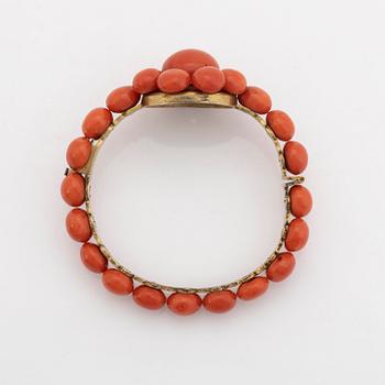 Set, bangle, necklace and brooch, coral.