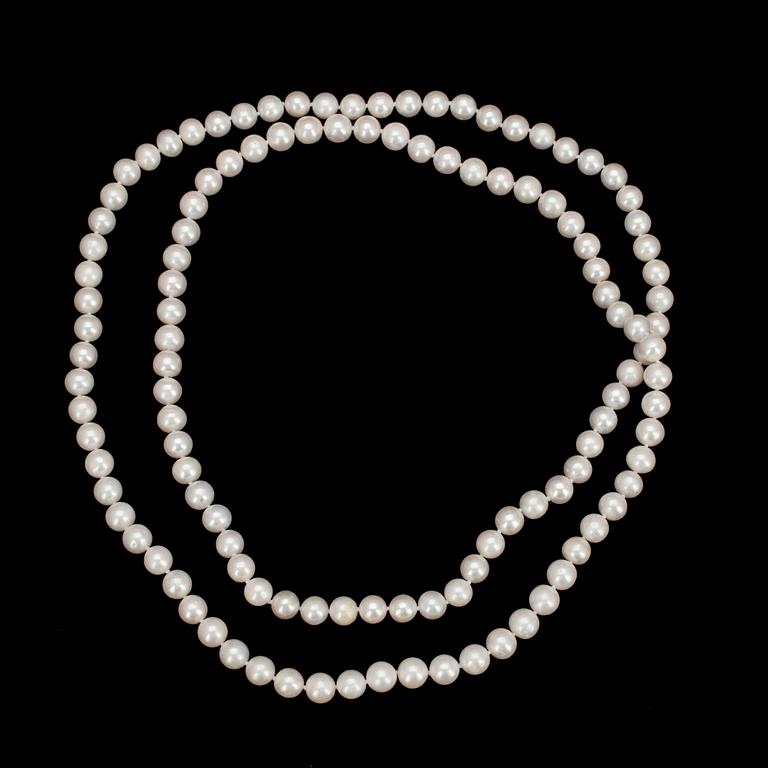 PÄRLCOLLIER, vita odlade sötvattenspärlor, diam. ca 10 mm.