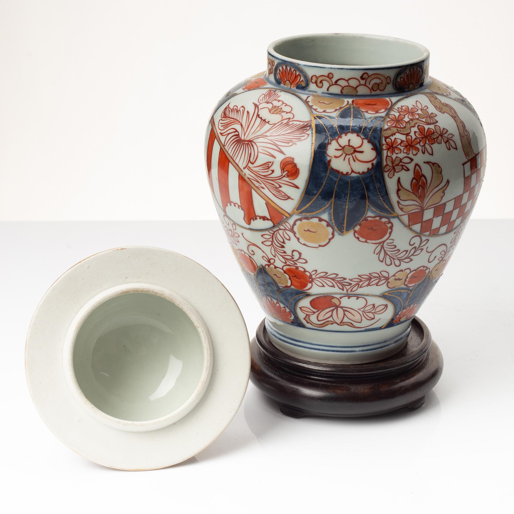 Lockurna, porslin, Japan, Meiji (1868-1912).