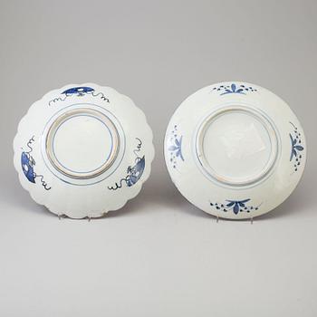 FOUR DISHES, porcelain, Imari, Japan, late 19th / early 20th century.
