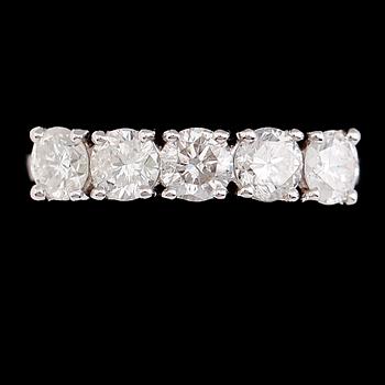 RING, 18 k vitguld, 5 briljantslipade diamanter tot ca 1.66 ct.