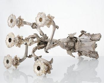 Gustaf Möllenborg-Féron, kandelabrar för fem ljus, ett par, silver, Stockholm 1858. Nyrokoko.