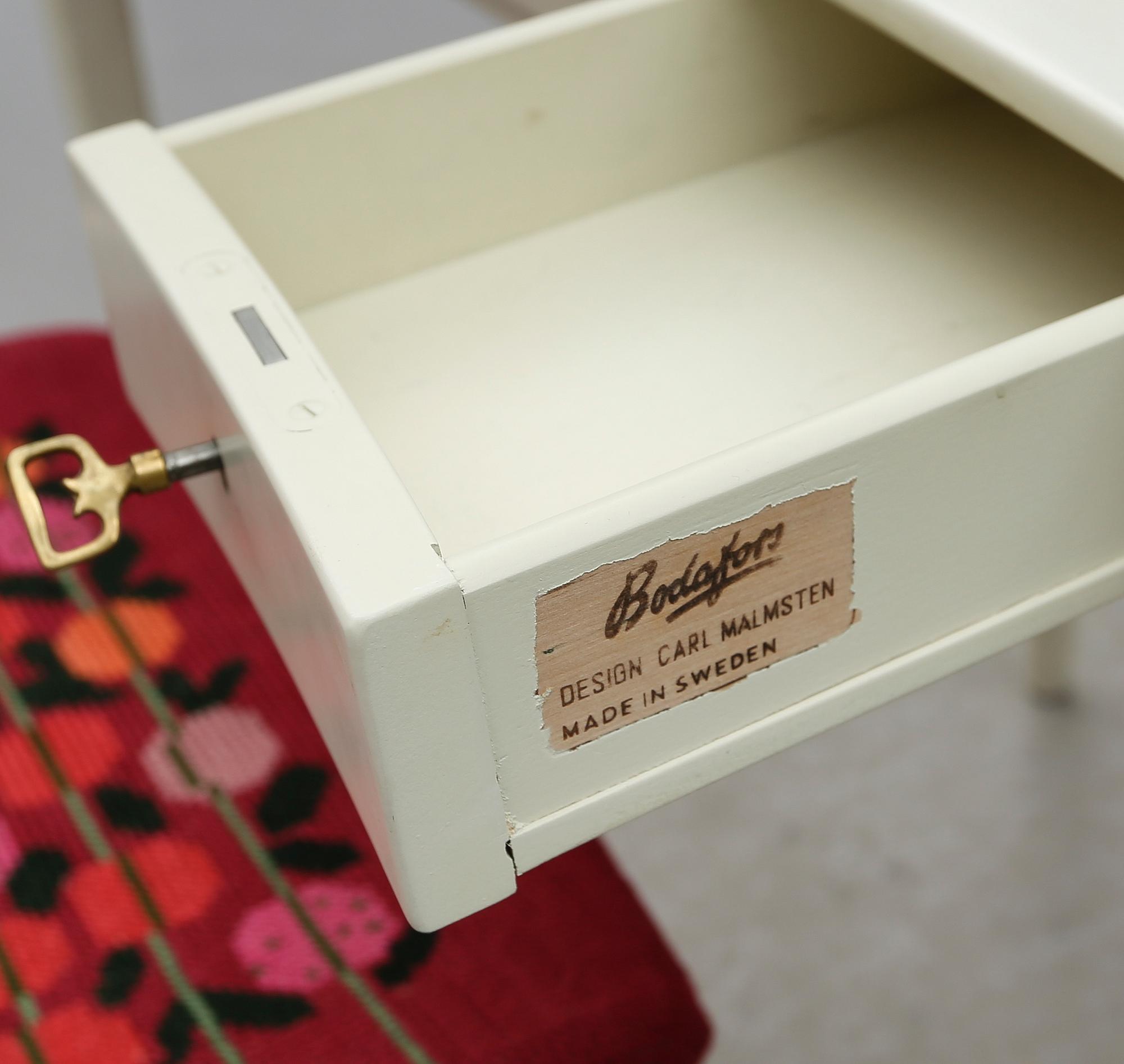 TOALETTBORD MED PALL, "Birgitta", Carl Malmsten, Bodafors, 1900-talets andra hälft.