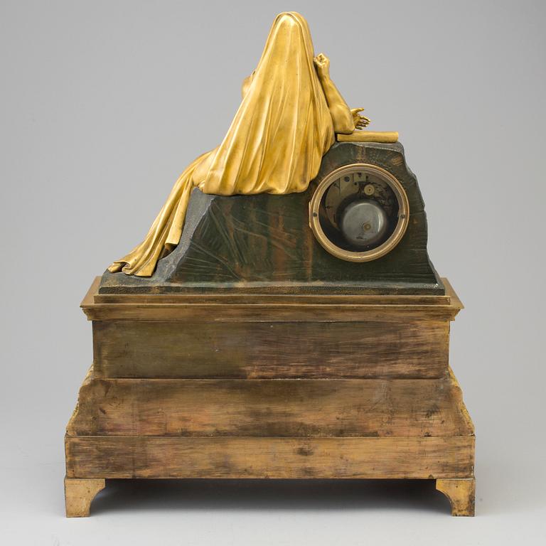 BORDSPENDYL, förgylld brons, Empire, Paris, Frankrike, 1800-talets första hälft.