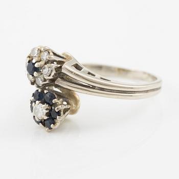 Ring, 18K white gold with sapphires and brilliant-cut diamonds, twin model.