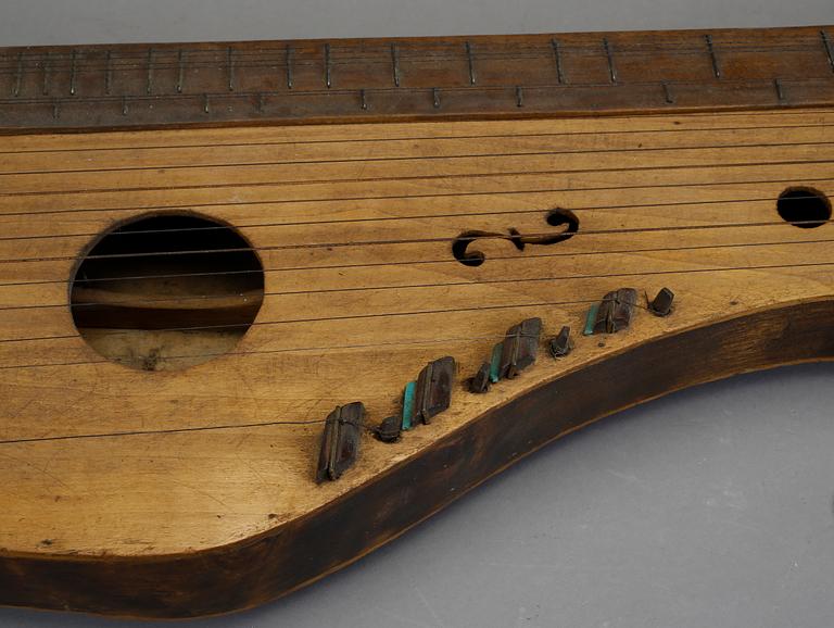 INSTRUMENT, 1900-tal.