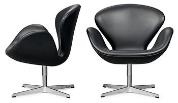 A pair of Arne Jacobsen dark grey leather "Swan Easy Chairs, Fritz Hansen, Denmark 2008.