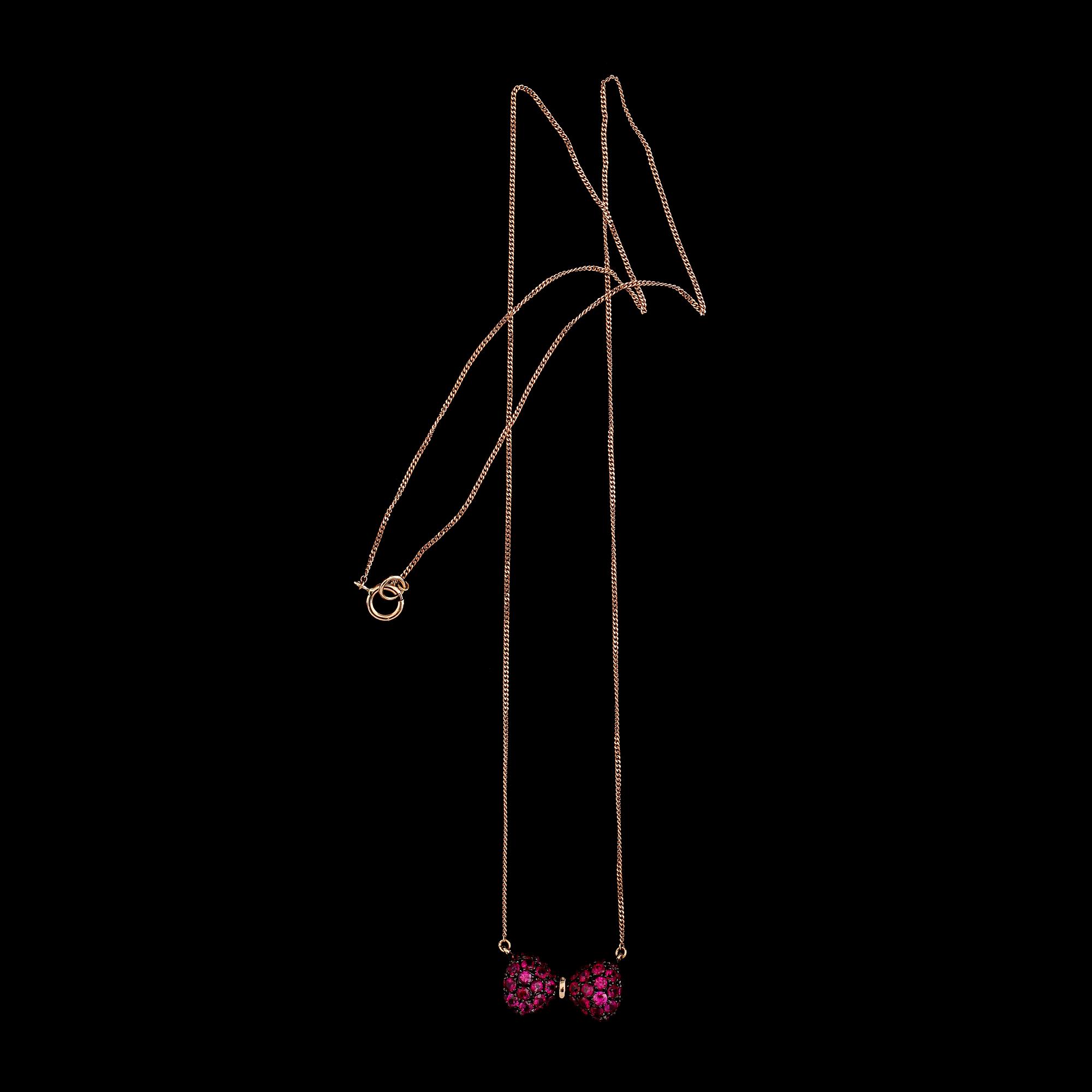 HALSBAND, 18K roséguld, rubiner tot ca 1.25 ct.