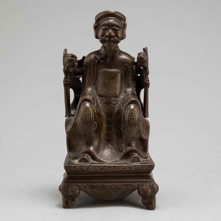 A Chinese bronze sculpture of a deity, 20th century.