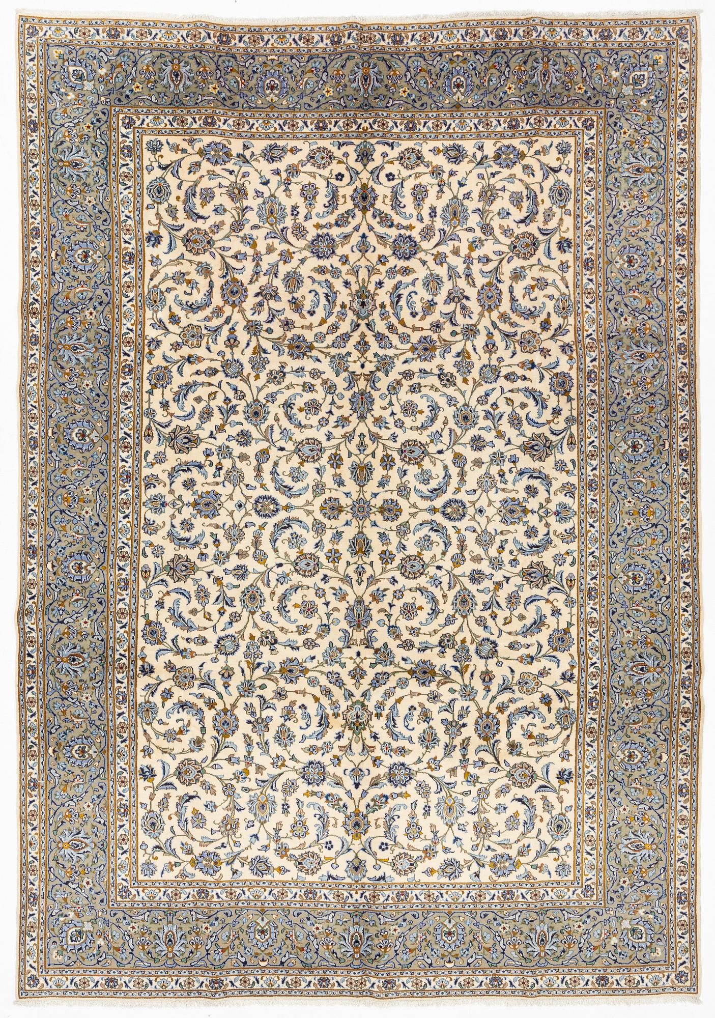 A so called Royal Kashan carpet, ca 423 x 297 cm.