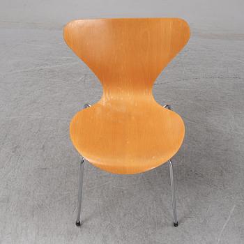 ARNE JACOBSEN, four 'Sjuan' chairs, for Fritz Hansen, Denmark, 1979.