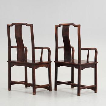 STOLAR, två stycken, hardwood. Sen Mingdynasti.