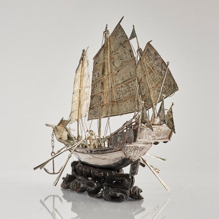 Two Chinese silver models of djunks, Shanghai, around 1900.