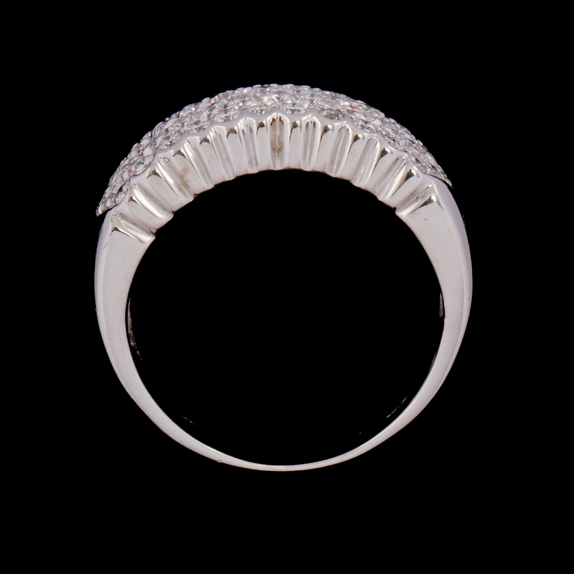 RING, 18k vitguld med briljantslipade diamanter totalt ca 2.00 ct, Alessandria, Italien. Vikt 10 g.