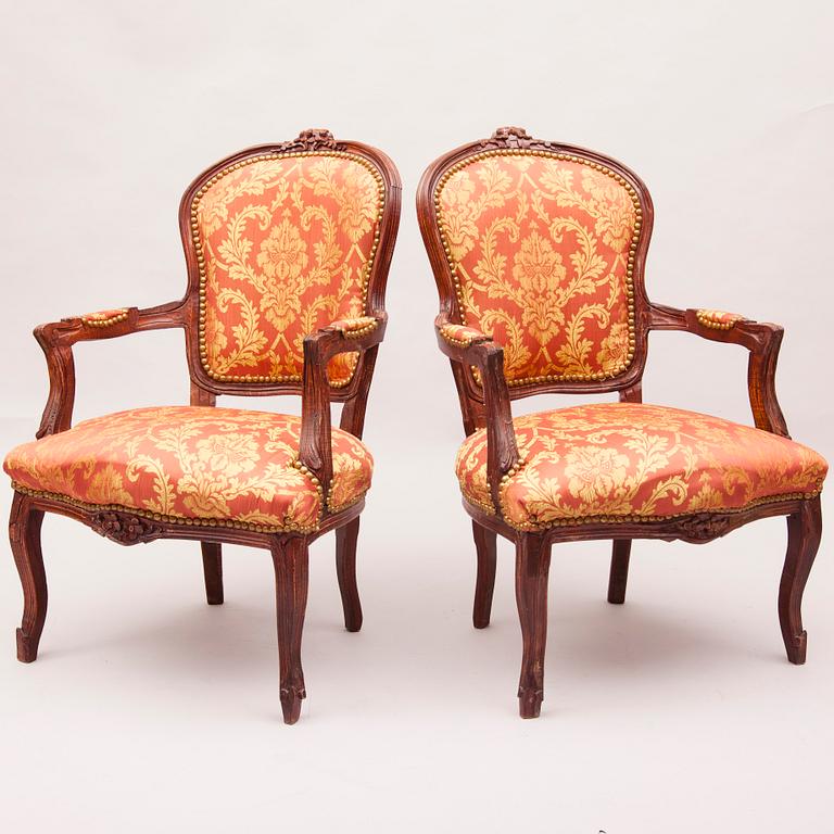 KARMSTOLAR, ett par, rokokostil, 1900-talets senare hälft.