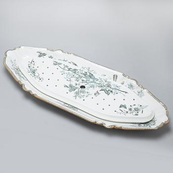 A earthenware table set of 136 pcs "Vexiö Guld",  by Arvid Ekberg, Gustafsberg, from around year 1900.