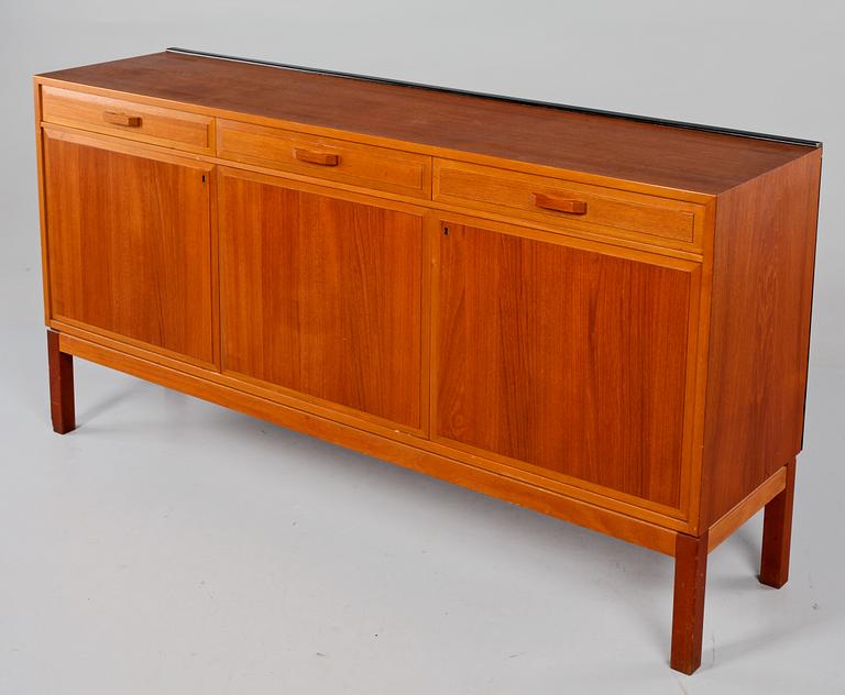 SIDEBOARD, omkring 1900-talets mitt.