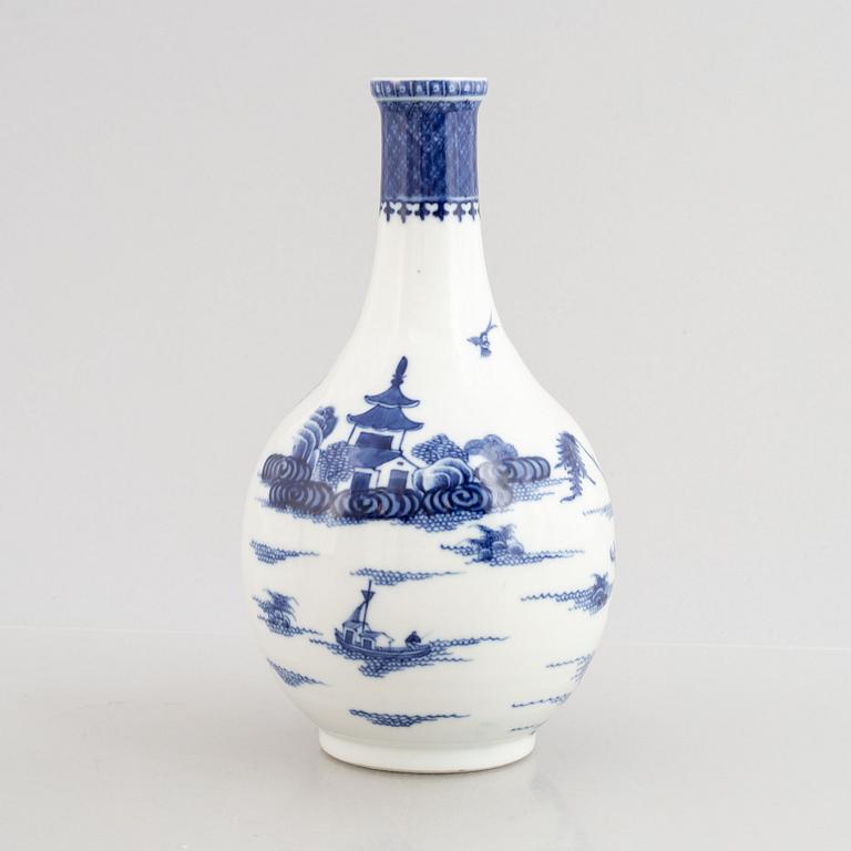 Vas, porslin. Qingdynastin, Jiaqing (1796-1820).
