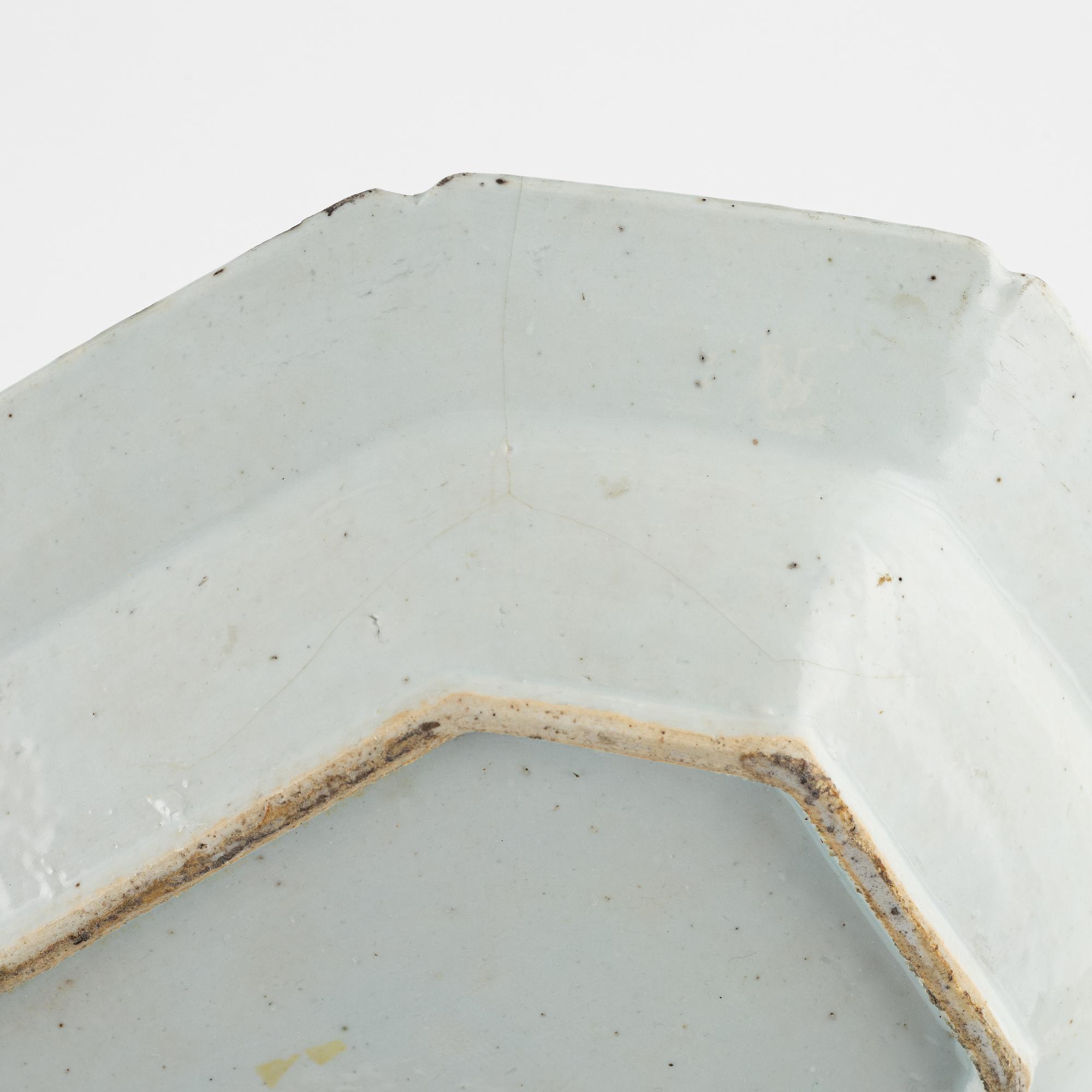 A blue and white porcelain terrine with lid and stand, China, Qianlong (1736-95).