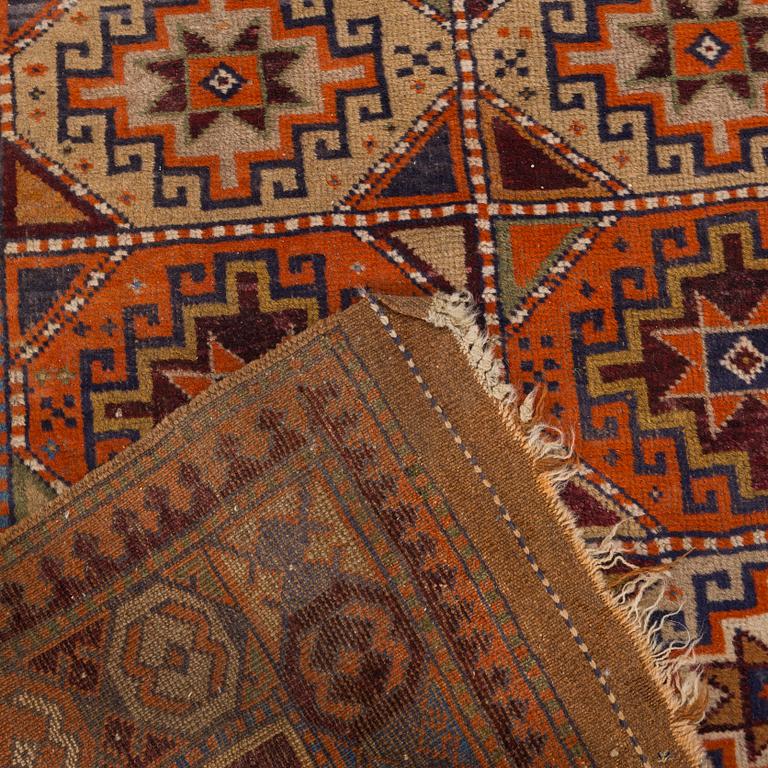 MATTA Kaukasisk semiantik ca 190 x 106 cm.