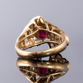 RING, 18K guld, rubin, briljantslipade diamanter. Sovjetunionen. Vikt ca 6,8 g.