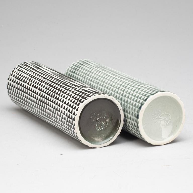 VAS, stengods, 2 st "Domino" Stig Lindberg, Gustavsberg.