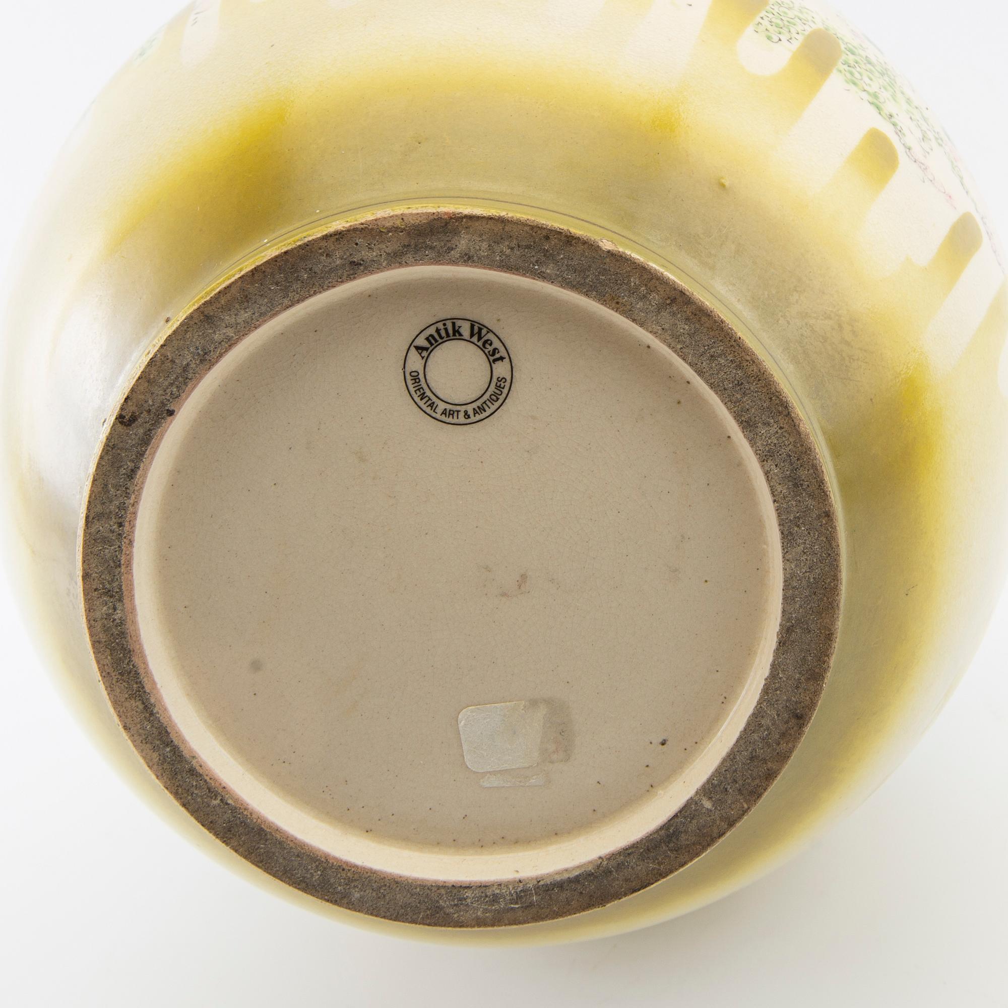Vase, Satsuma. Japan, early 20th century.
