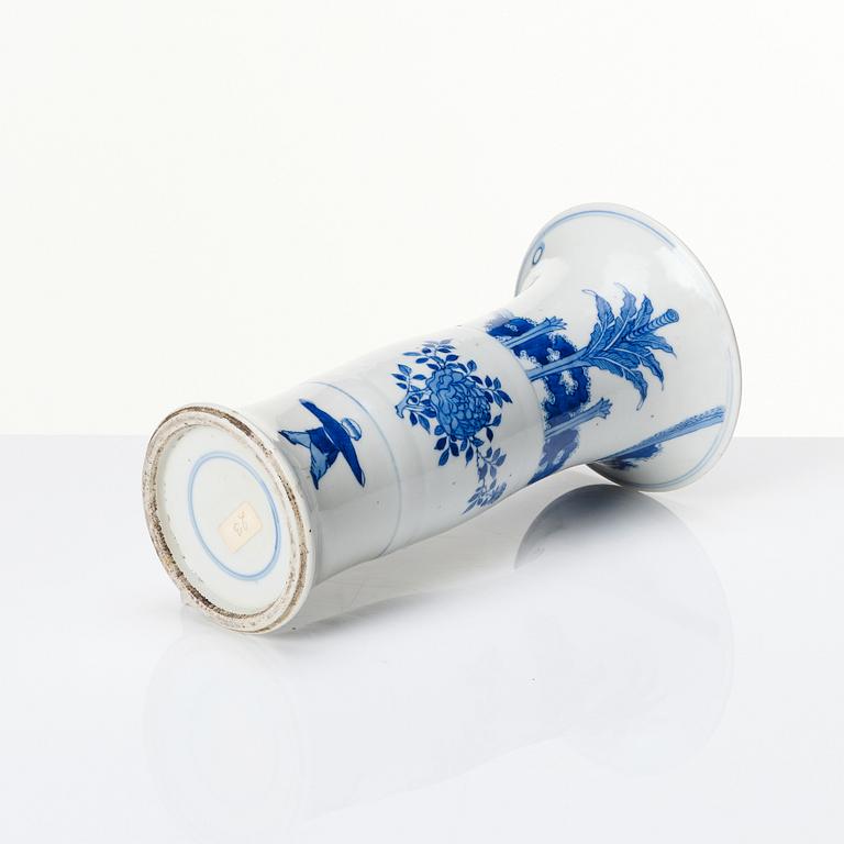 A Chinese blue and white trumpet vase, Qing dynasty, 19th Century.