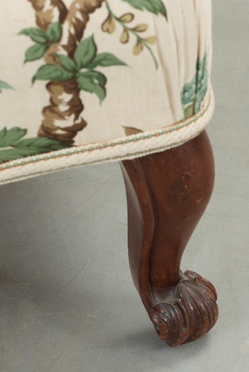 FÅTÖLJER, ett par, så kallade Emma-fåtöljer, 1800-talets slut.