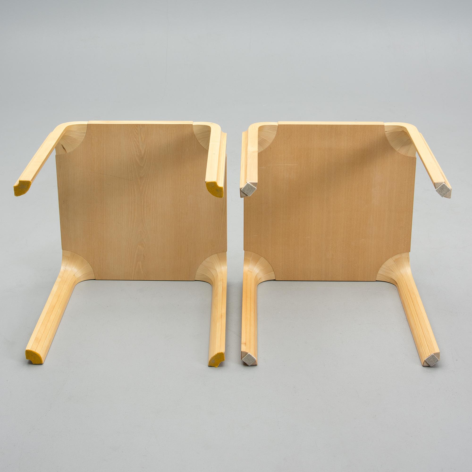 ALVAR AALTO, A PAIR OF STOOLS. X601. Artek. 1960/70´s.