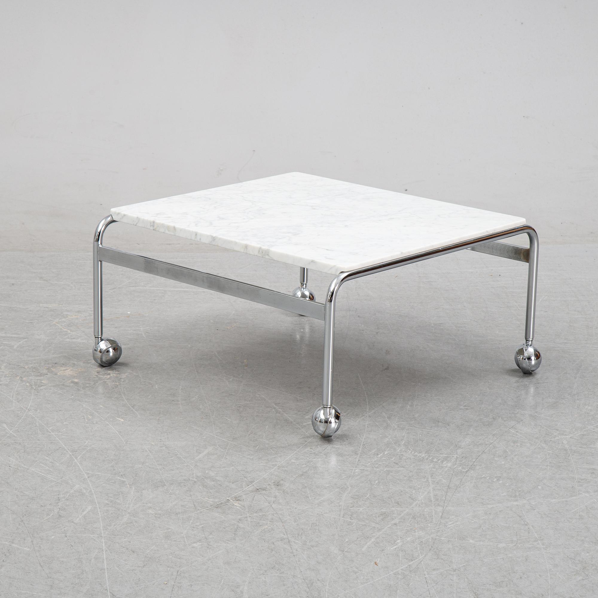 Bruno Mathsson, a pair of easy chairs and a coffee table, 'Karin', Dux, second half of the 20th Century.