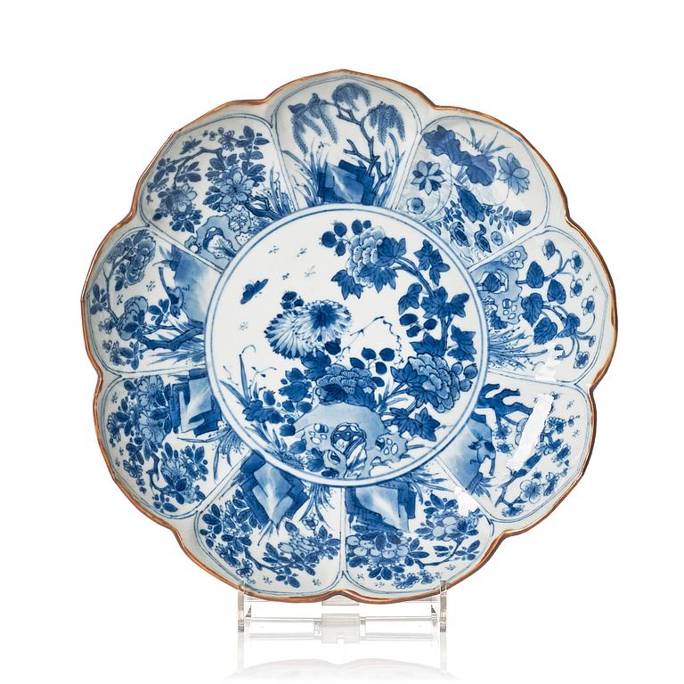 A blue and white flower shaped dish, Qing dynasty, first half of the 18th Century.