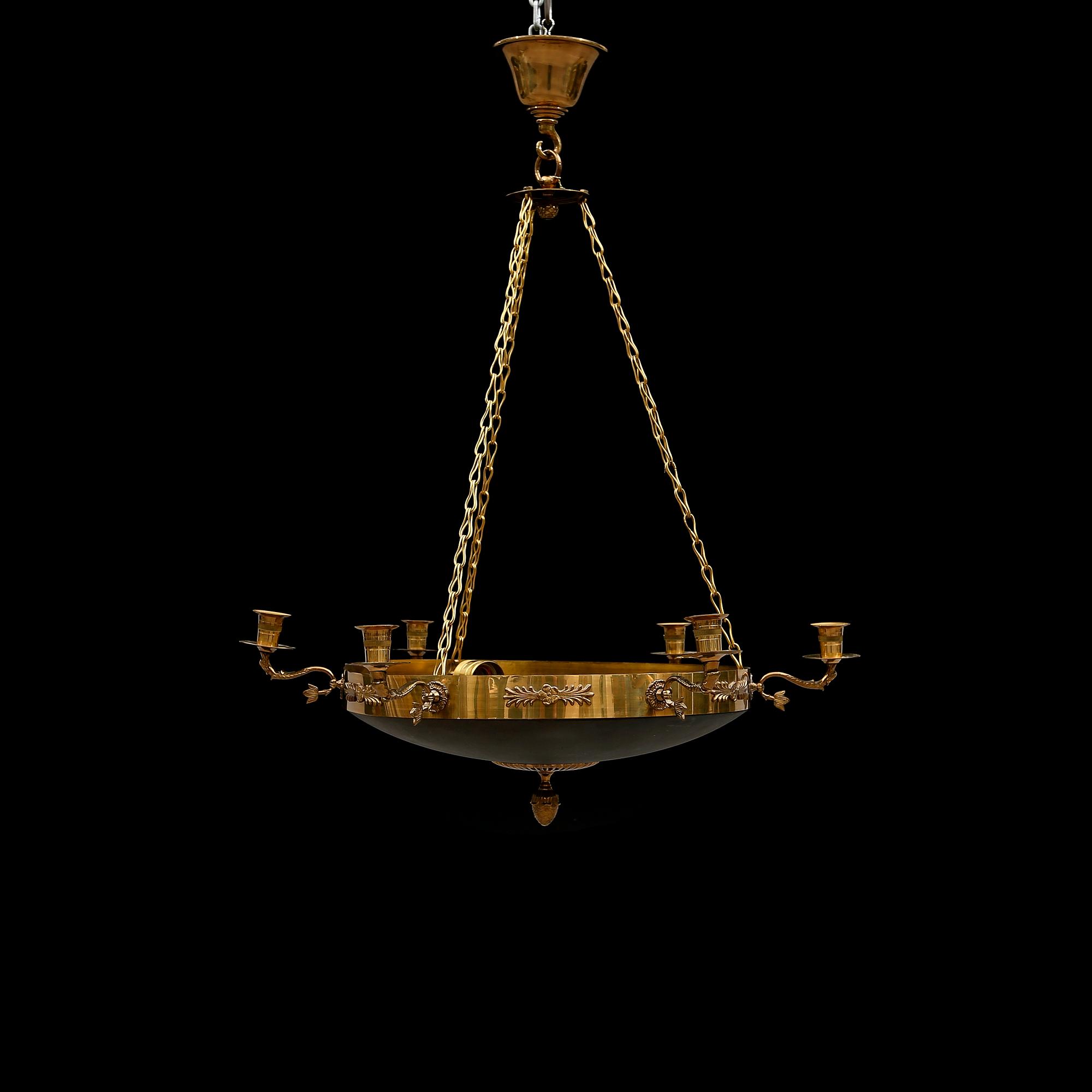 TAKAMPEL, empirestil, 1900-talets andra hälft. Höjd ca 65 cm.