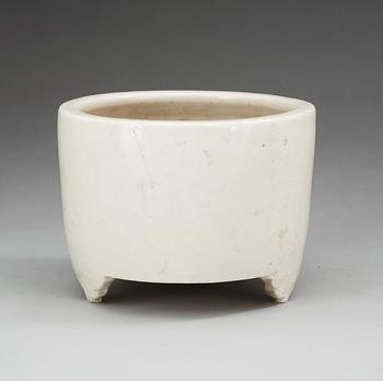 A blanc de Chine tripod censer, Qing dynasty, Kangxi (1662-1722).