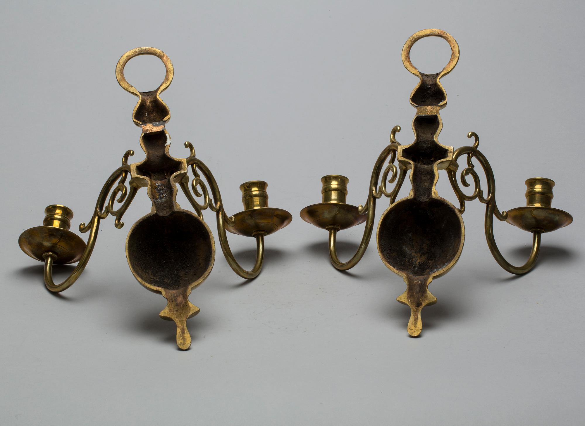 VÄGGAPPLIQUER, ett par, gulmetall, barockstil, 1900-tal.