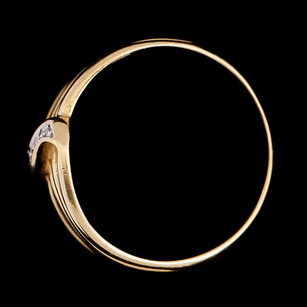 RING, 18 k guld, diamanter. Tot vikt ca 5 g.